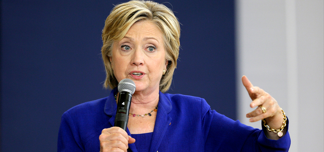 هيلاري كلينتون تدّعي أنها وزوجها مفلسان تماماً. أ.ف.ب