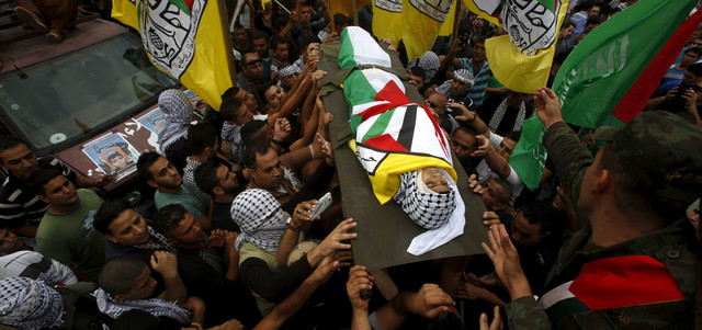 فلسطينيون يشيعون جثمان الشهيد الفتى عبدالرحمن عبيدالله في بيت لحم. رويترز