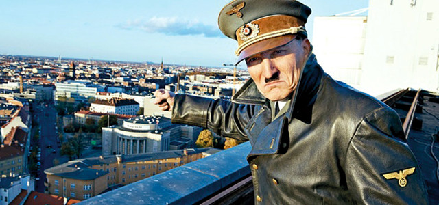 أوليفر ماسوتشي  في دور هتلر