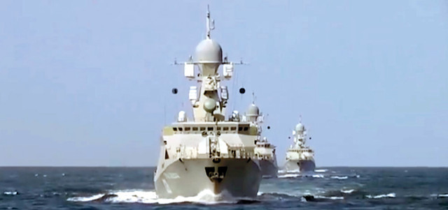 سفن حربية روسية من أسطول بحر قزوين أطلقت صواريخ كروز على سورية.  أي.بي.إيه