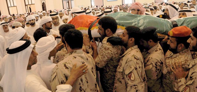 مواطنون توافدوا لتشييع جثمان البلوشي الى مثواه الأخير. الامارات اليوم