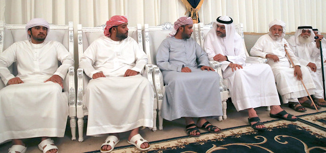 سلطان بن محمد في مجلس عزاء الشهيد.

وام