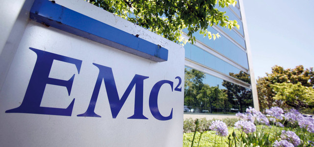 «إي إم سي» واجهت صعوبات خلال العقد الماضي نظراً لتراجع أسعار تخزين البيانات. أ.ب