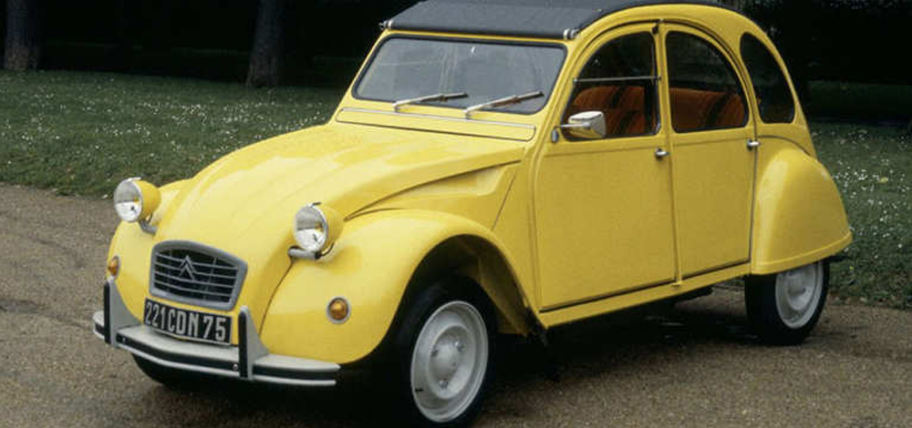 تعتبر هذه السيارة من أبشع  وأبطئ السيارات التي ظهرت في أفلام جيمس بوند