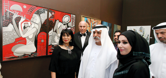 نهيان بن مبارك خلال افتتاحه المعرض الذي انعكست فيه الثقافة العربية من خلال الخيول والنساء بالزي العربي.

تصوير: تشاندرا بالان