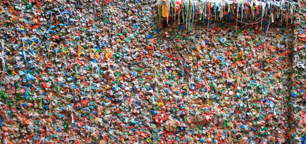 وصور أحد مشاهد فيلم " love happens" للممثلة "جينيفر أنيستون" في عام 2009 بالقرب من هذا الحائط.