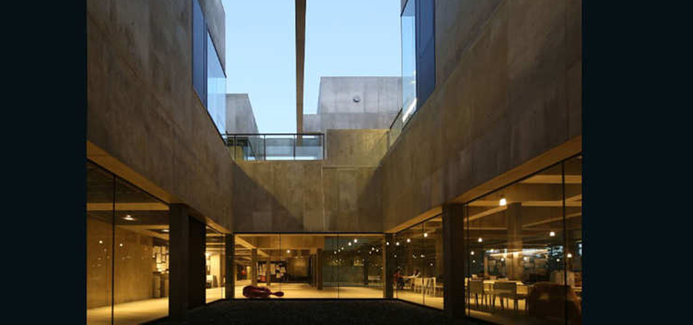 الفائز بجائزة مركز التعليم العالي والأبحاث المكتمل: مدرسة "توهو جاكوين" للموسيقى من تصميم نيكين سيكاي، اليابان