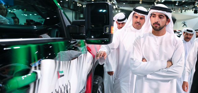 حمدان بن محمد استمع إلى شرح حول أبرز مستجدات قطاع صناعة السيارات. من المصدر