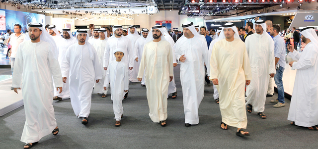 محمد بن راشد أبدى إعجابه بما يشهده المعرض كل عام من تطور وتنوع في المعروضات. من المصدر