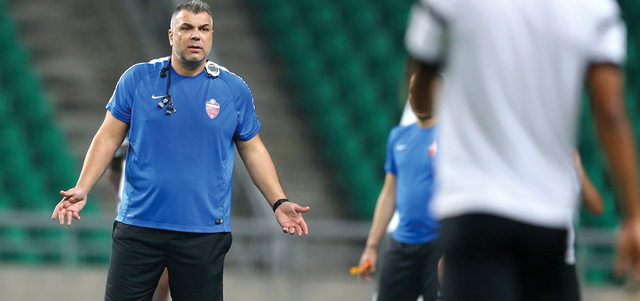 مدرب الأهلي كوزمين. تصوير: أسامة أبوغانم