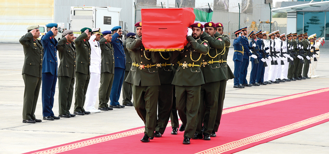 كبار ضباط القوات المسلحة شاركوا في المراسم العسكرية للشهيد ناصر علي البلوشي. وام