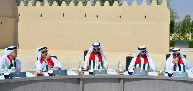 محمد بن راشد خلال ترؤسه الاجتماع الاستثنائي لمجلس الوزراء. وام