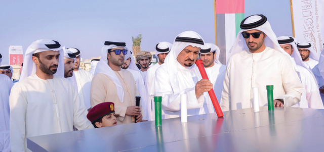 خلال مراسم وضع أعمدة الأساس لساحة ونصب الشهيد ليكون رمزاً لأبناء الوطن . وام