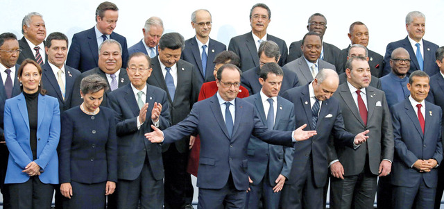 صورة جماعية لزعماء العالم في افتتاح المؤتمر العالمي لتغير المناخ. أ.ف.ب