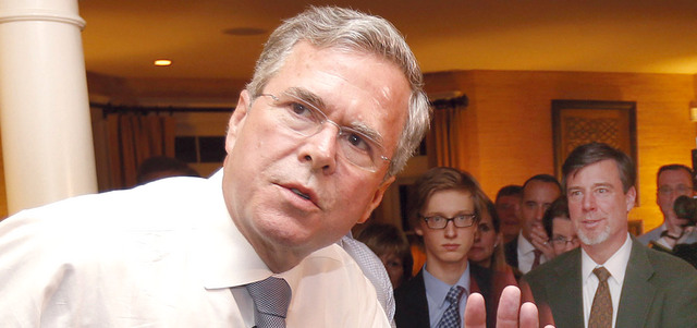 المرشح جيب بوش يريد إعادة القوات الأميركية للعراق.