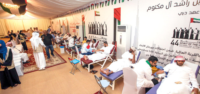 عملية التبرع بالدم تتم وفق إجراءات ميسّرة بإشراف طبي كامل من هيئة الصحة في دبي. تصوير: أشوك فيرما