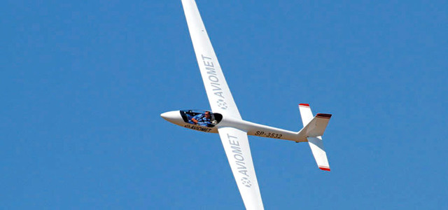 البولندي بوسبيزنسكي تفوّق في «الطائرات الشراعية».