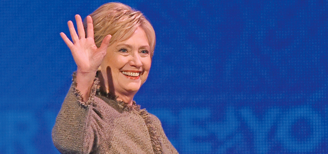 كلينتون أكدت أنها كانت تملك استراتيجية لمحاربة «داعش».  أ.ف.ب