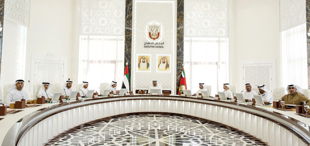 محمد بن زايد خلال ترؤسه اجتماع المجلس التنفيذي لإمارة أبوظبي. من المصدر