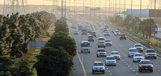 إعادة تصميم جوانب الطريق على شارع الرباط تشمل حواجز أسمنتية للحماية. تصوير: باتريك كاستيلو