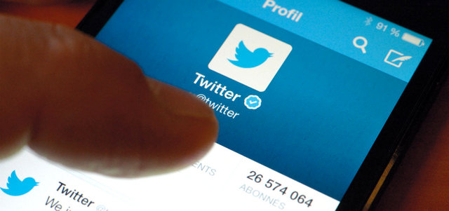 يتميز «تويتر» بالسرعة والطبيعة الحية للمحادثات. أرشيفية