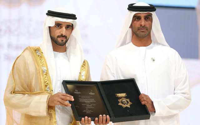 ..ويكرّم نادي أبوظبي للصقارين.