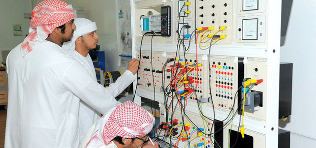 «التقنية العليا» تعد كوادر مواطنة للإبداع في «الفضاء» الإماراتي