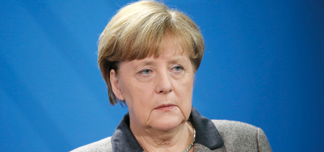 ميركل مطالبة بالتشدد في التعامل مع اللاجئين. غيتي