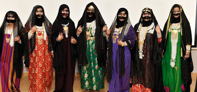 ملتقى الحرف التراثية لهذا العام يركز على التراث الإماراتي باعتباره الأكثر حضوراً وتأثيراً في الذاكرة الوطنية والشعبية. من المصدر