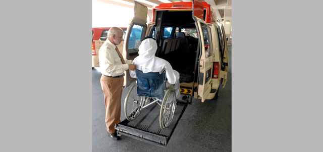 «عونك» توفر 10 مركبات مجهزة لنقل ذوي الإعاقة أو أصحاب الحالات المرضية غير الطارئة. من المصدر