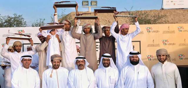 لقطة جماعية أثناء تتويج أبطال «رماية فزاع» للسكتون.  من المصدر