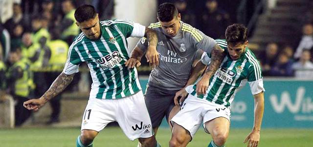 خاميس خاض مباراة بيتيس أساسياً لإصابة بيل. أ.ف.ب