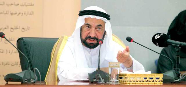 سلطان القاسمي أكّد أنه وجد في القصيدة الشعبية مصدراً مهماً لدعم بحوثه ودراساته. وام