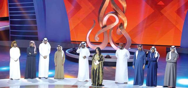 تضمّنت الحلقة الأولى من «شاعر المليون» عرض فيلم قصير لمشاهد مختلفة من الحياة الإماراتية، في البر والبحر والجبل. من المصدر