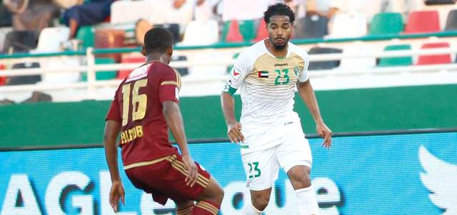 حيدر ألوعلي وصل إلى 36 عاما، ولايزال موجوداً في الملعب بقميص الصقور. الإمارات اليوم