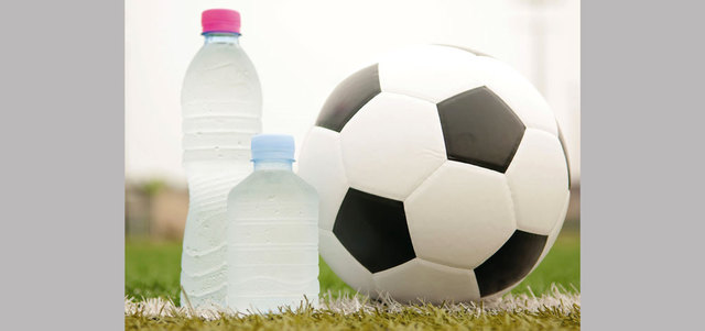 اتحاد الكرة بصدد إجراء دراسة بشأن تأثير الحرارة على صحة اللاعبين. الإمارات اليوم