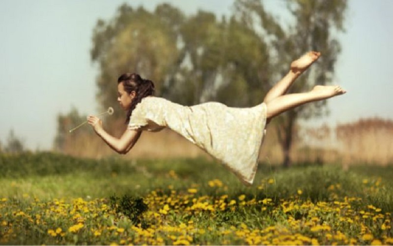 تعد الجاذبية واحدة من القوى الأربع الرئيسية التي تحكم عالمنا إلى جانب القوة الكهرومغناطيسية، والقوة النووية الكبرى، والقوة النووية الصغرى.
ونعرض فيما يلي  أفضل تصور توصلت إليه آراء الخبراء بشأن ما يمكن أن يحدث لكل إذا تلاشت فجأة قوة الجاذبية بحسب ما ورد في "بي بي سي".