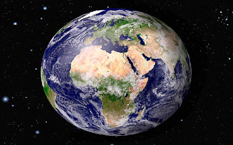 ستنطلق الأشياء غير المرتبطة بالأرض بأي شكل آخر إلى الفضاء في خط مستقيم، يأخذها بعيداً عن سطح الأرض"، وسيكون من بين أوائل الأشياء التي سيحدث لها ذلك، الغلاف الجوي المحيط بكوكبنا وكذلك المحيطات والأنهار والبحيرات الموجودة على سطحه.