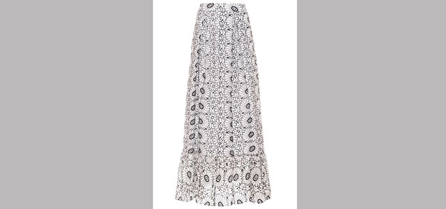 &laquo;سيمون كورسيلليني&raquo;: تنورة طويلة متموّجة من قماش مطرّز مخرّم     بـ775 درهماً في &laquo;بلومينغديلز&raquo;.