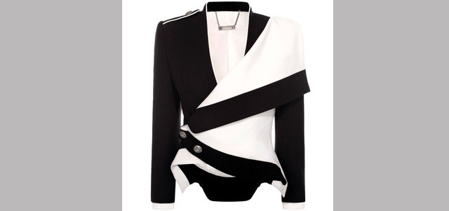 &laquo;أليكساندر ماكوين&raquo;: سترة بقصّة متموّجة ذات تصميم مبتكر بـ10825 درهماً.