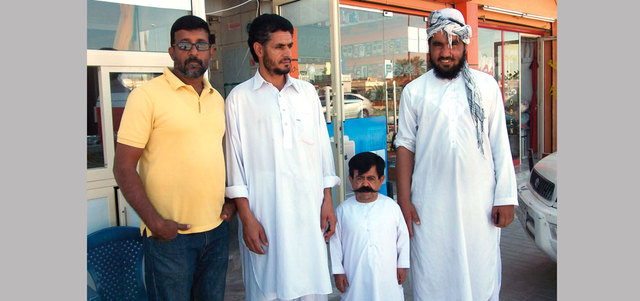 جاء خان إلى الإمارات قبل عام بتأشيرة زيارة بهدف التعرف إلى الإمارات بعدما سمع عنها الكثير من أبناء وطنه المقيمين فيها. الإمارات اليوم