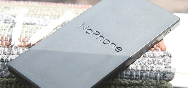 مبادرة «نو فون زيرو» طرحت هاتفاً لا يحتوي أي أزرار أو مكونات إلكترونية.