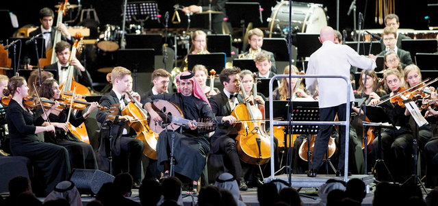 «أوركسترا غوستاف ماهلر» للشباب قادها المايسترو كريستوف إشنباخ. من المصدر