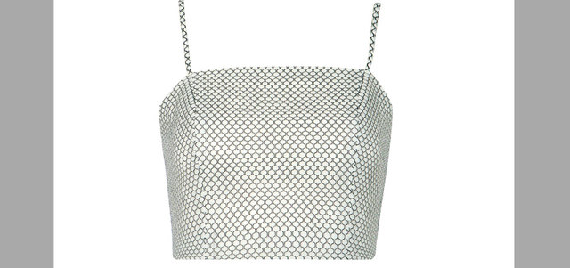 «أكوا»: بلوزة قصيرة بحمالات رفيعة بـ175درهماً في «بلومينغديلز».