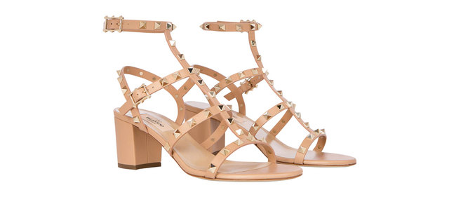 «فالنتينو»: صندل بكعب متوسط من مجموعة الصيف الجديدة
بـ3560 درهماً في «هارفي نيكلز».