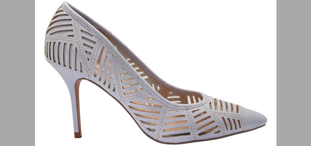 «شومارت»: حذاء بكعب متوسط مناسب للخروج اليومي بـ159 درهماً.