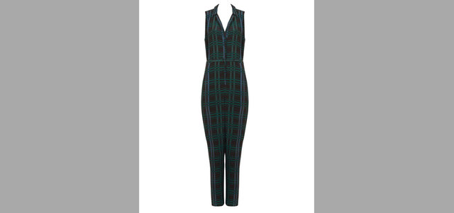 «إكويبمنت»: قطعة «جمبسوت» من دون أكمام ذات طبعات هندسية بـ1600درهم في «بلومينغديلز».