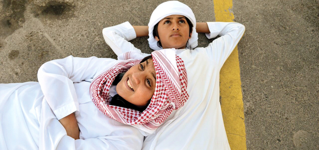 بطلا الفيلم اثنان من الأطفال الإماراتيين في أولى تجاربهما السينمائية وهما أحمد إبراهيم الزعابي
(14 عاماً) وجمعة إبراهيم الزعابي (12 عاماً).
من المصدر