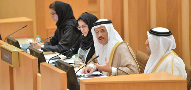 المنصوري يرد على سؤال عضو المجلس سالم الشحي. من المصدر