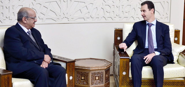 الأسد يستقبل وزيراً جزائرياً في زيارة نادرة لمسؤول عربي إلى دمشق.